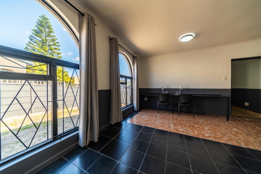 6 Bedroom Property for Sale in Tennantville Western Cape